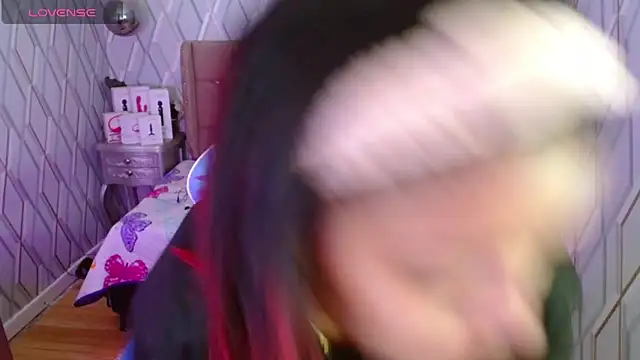 NicolleTaylor online show from February 13, 2025, 2:45 am