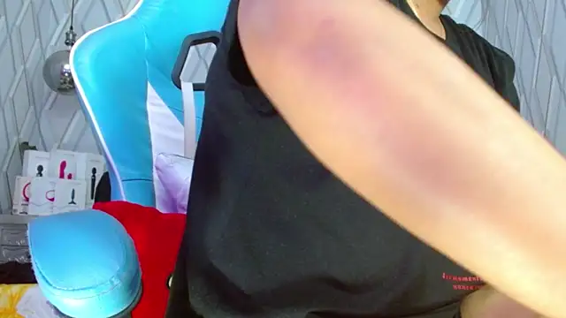 NicolleTaylor online show from February 19, 2025, 10:01 am