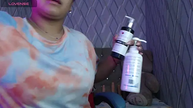 NicolleTaylor online show from March 13, 2025, 2:05 am