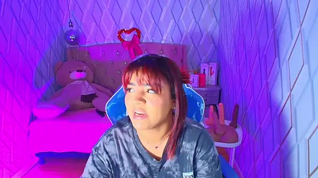 NicolleTaylor online show from February 8, 2026, 4:05 am