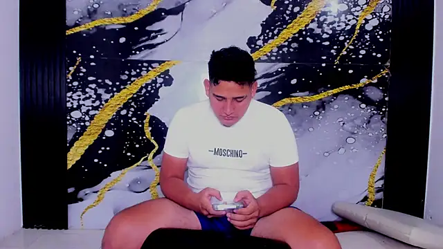 sweethot    online show from September 18, 2025, 1:57 pm