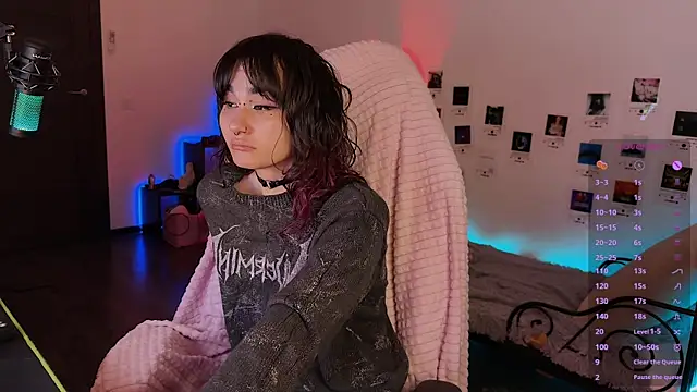 deadlysweet online show from April 25, 2026, 5:32 pm