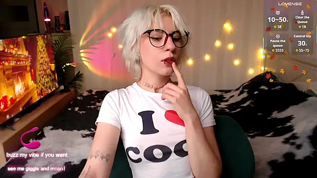  Moonlight t online show from December 3, 2025, 8:56 am