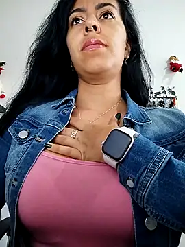 Snapshot of Emily_Wane chatting on December 17, 2025, 4:46 pm Emily Wane online show from December 17, 2025, 4:46 pm