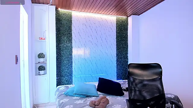 victoria mooree online show from March 9, 2026, 4:22 pm