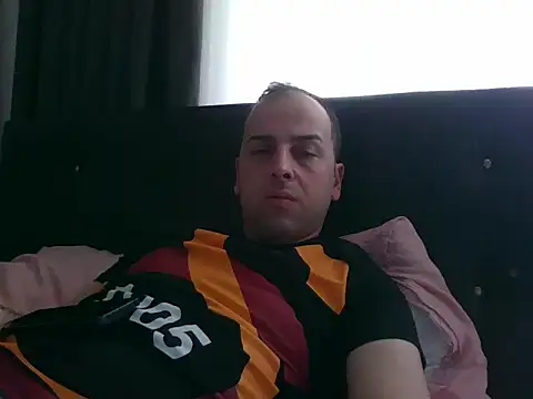 Snapshot of Yldrmm_9553 chatting on May 18, 2026, 11:27 am Yldrmm 9553 online show from May 18, 2026, 11:27 am