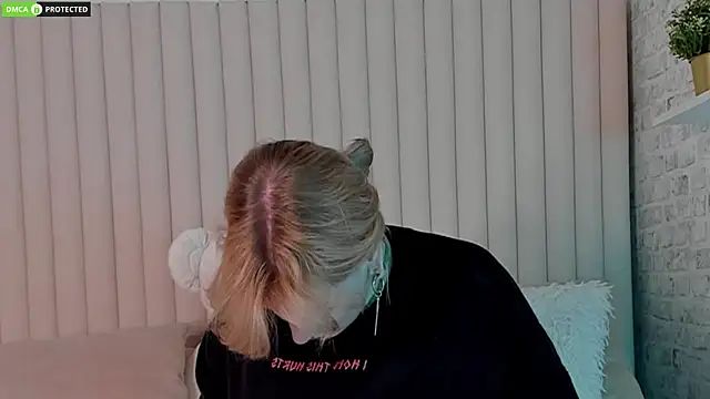 RachelCart online show from November 17, 2025, 3:12 am