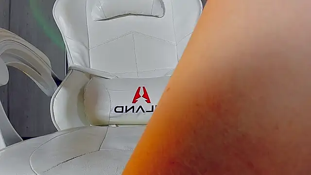 Snapshot of ice_pixie chatting on February 27, 2026, 5:13 pm ice pixie online show from February 27, 2026, 5:13 pm