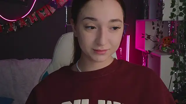 Snapshot of YasmineWest chatting on October 30, 2025, 1:51 am YasmineWest online show from October 30, 2025, 1:51 am