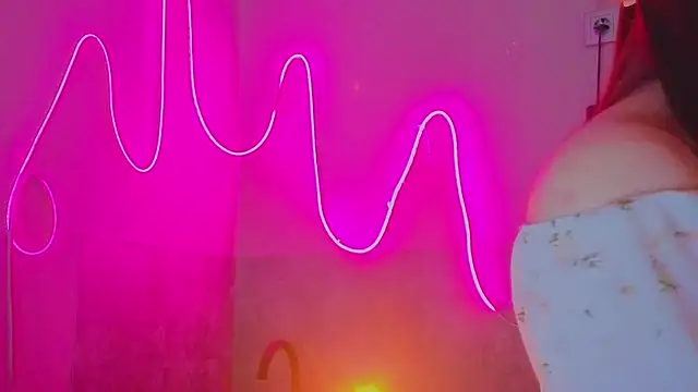 Snapshot of YasmineWest chatting on November 19, 2025, 5:46 pm YasmineWest online show from November 19, 2025, 5:46 pm