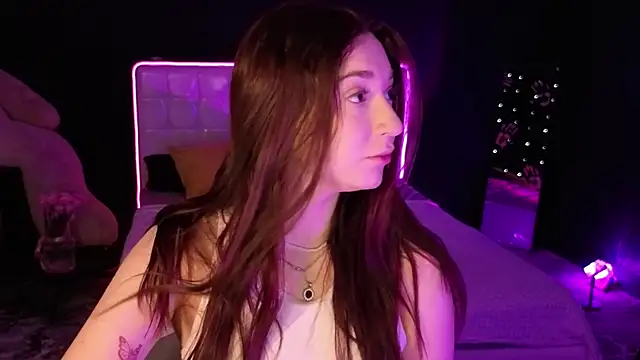 Snapshot of YasmineWest chatting on November 25, 2025, 9:09 am YasmineWest online show from November 25, 2025, 9:09 am