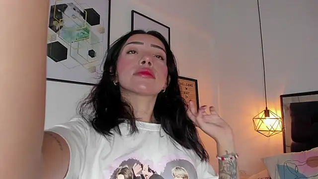 amysc online show from November 7, 2025, 1:44 pm