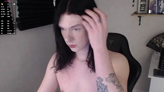 carthylovvve online show from January 28, 2025, 4:30 pm