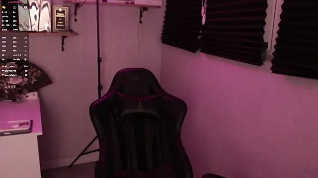 carthylovvve online show from February 8, 2025, 7:59 pm