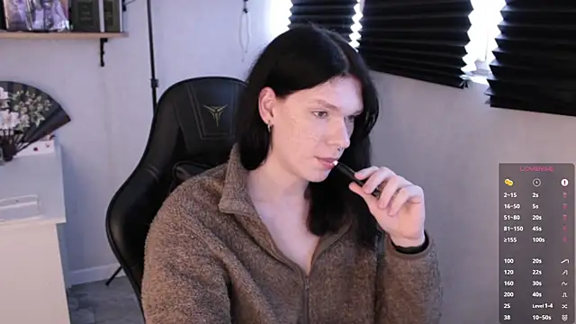 carthylovvve online show from February 13, 2025, 9:20 am