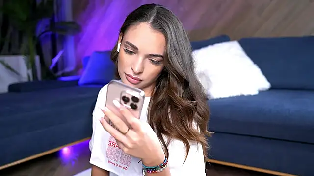 EsmeAinsley online show from November 14, 2025, 1:15 am