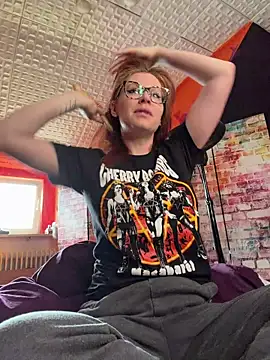 die-EinHORNY-WG online show from May 6, 2026, 7:35 am