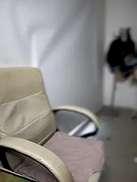 horny roomiess online show from September 15, 2025, 11:43 am