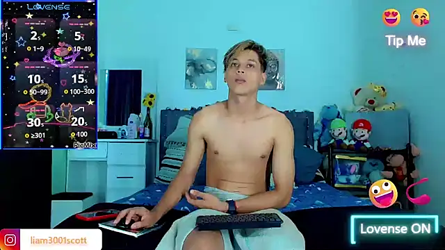 Liamscott  online show from November 18, 2025, 8:35 pm