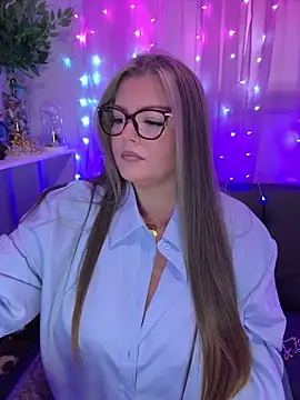 Snapshot of KikiBBW chatting on November 4, 2025, 3:33 pm KikiBBW online show from November 4, 2025, 3:33 pm