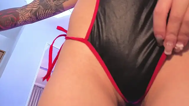 sarah cruzz  online show from April 10, 2026, 2:28 am