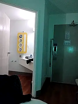 renegade vyxxen online show from March 6, 2025, 6:41 am