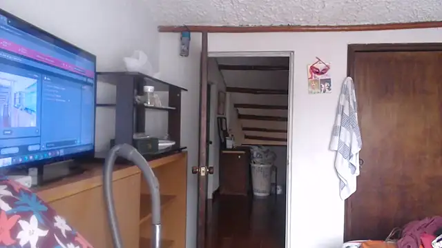 Snapshot of LucifernandaSw chatting on February 12, 2025, 9:54 pm LucifernandaSw online show from February 12, 2025, 9:54 pm