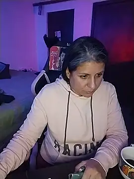 LucifernandaSw online show from May 20, 2026, 4:40 am