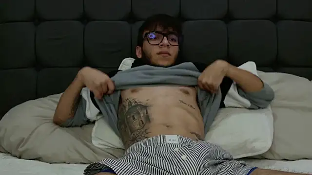 Snapshot of alejdrip chatting on March 2, 2025, 1:47 am alejdrip online show from March 2, 2025, 1:47 am