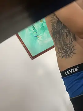 Snapshot of alejdrip chatting on December 15, 2025, 3:27 pm alejdrip online show from December 15, 2025, 3:27 pm