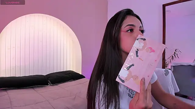 martina duque  online show from March 14, 2026, 6:24 pm