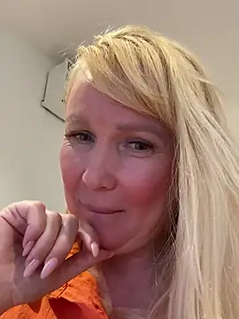 EmmaInLove23 online show from February 18, 2025, 8:49 am