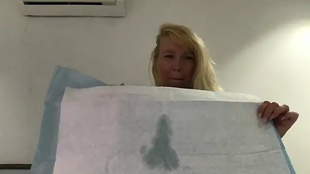 EmmaInLove23 online show from March 4, 2025, 5:11 am