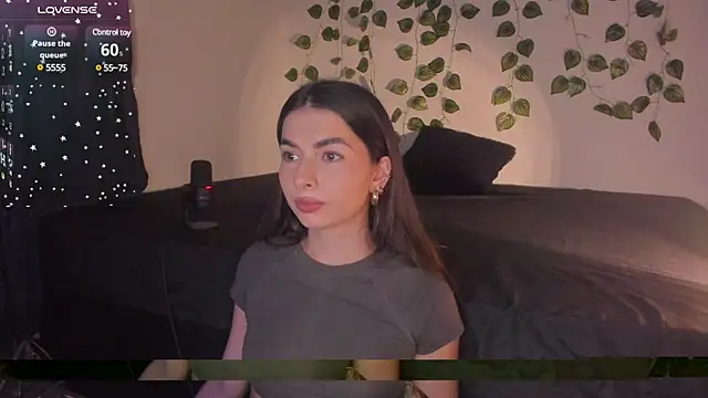 Coralinee 01 online show from December 21, 2024, 12:20 am