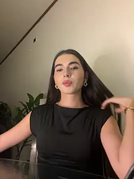 Coralinee 01 online show from December 22, 2025, 1:24 am