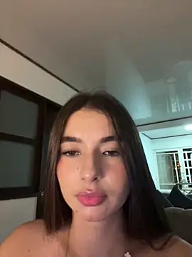 Coralinee 01 online show from May 9, 2026, 12:49 am