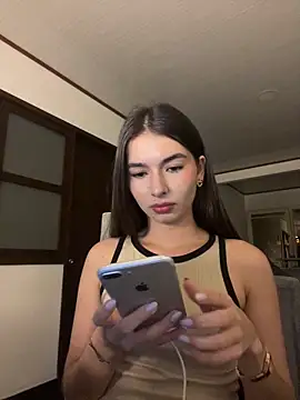 Coralinee 01 online show from May 14, 2026, 12:28 am