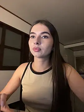 Coralinee 01 online show from May 24, 2026, 12:59 am