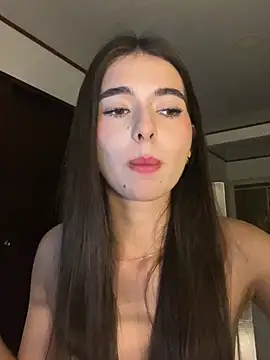 Coralinee 01 online show from May 27, 2026, 1:57 am