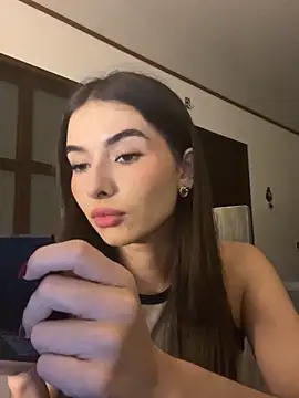 Coralinee 01 online show from June 4, 2026, 1:00 am