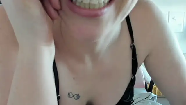 Snapshot of emmita69_ chatting on January 19, 2025, 9:55 am emmita69 online show from January 19, 2025, 9:55 am