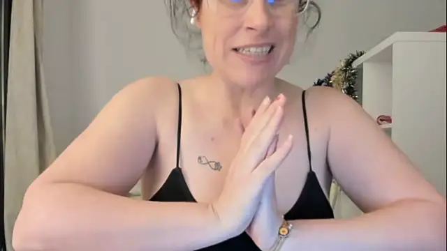 emmita69  online show from December 3, 2025, 5:04 am