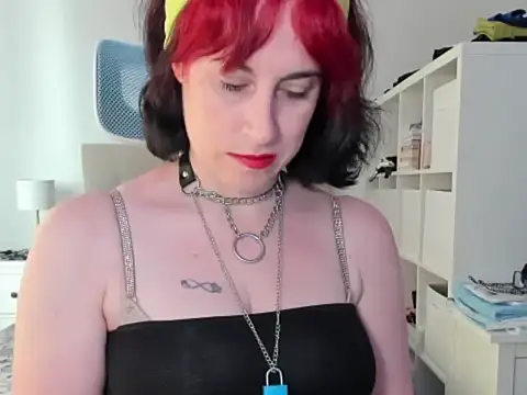 emmita69  online show from May 22, 2026, 6:02 pm