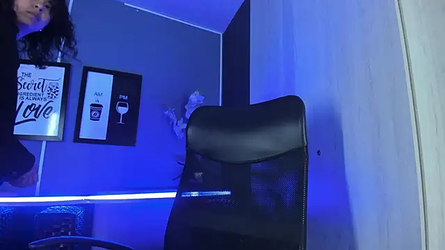 Amareto  online show from December 5, 2025, 9:29 am