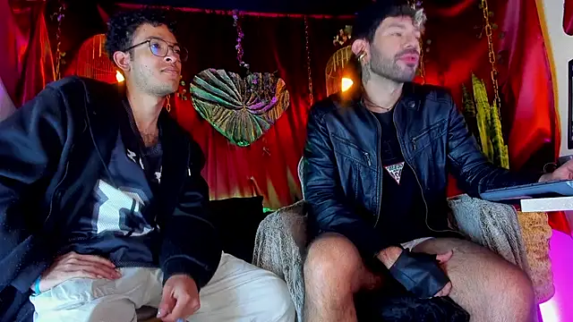 LatinMilk  online show from March 29, 2026, 3:17 am