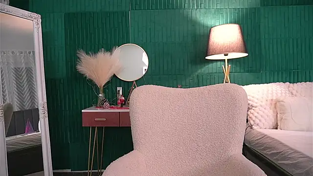 HaileyMoonn online show from December 17, 2025, 4:18 am