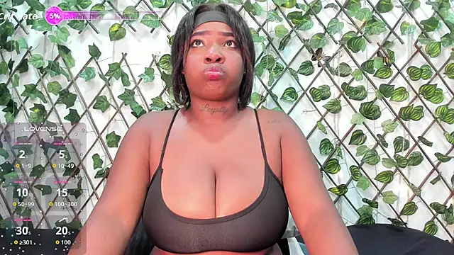 Snapshot of AlondraFerri1 chatting on December 4, 2025, 11:19 am AlondraFerri1 online show from December 4, 2025, 11:19 am