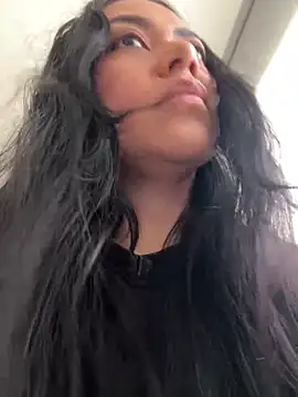 PetitLumiere online show from February 8, 2025, 1:11 pm