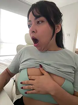 PetitLumiere online show from March 7, 2025, 12:34 pm