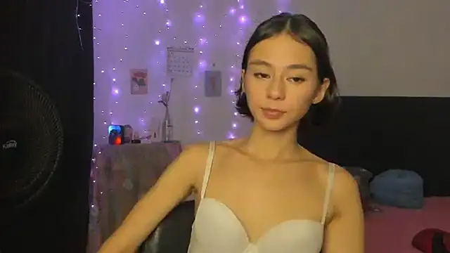 cute roxana  online show from March 9, 2025, 11:03 pm